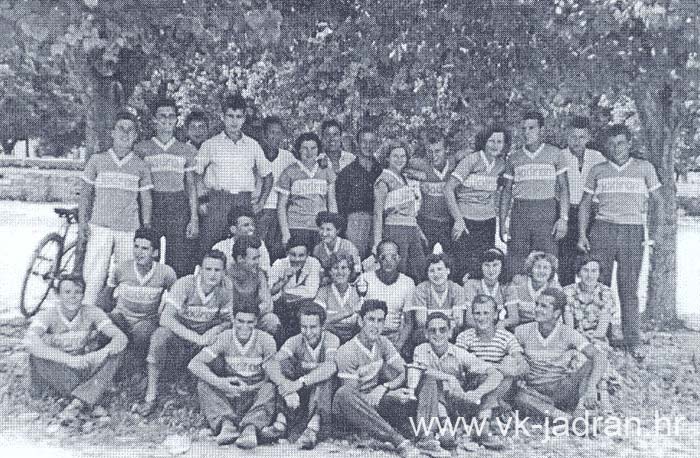 Veslaci i veslacice nakon pobjede u Zadru 1952.